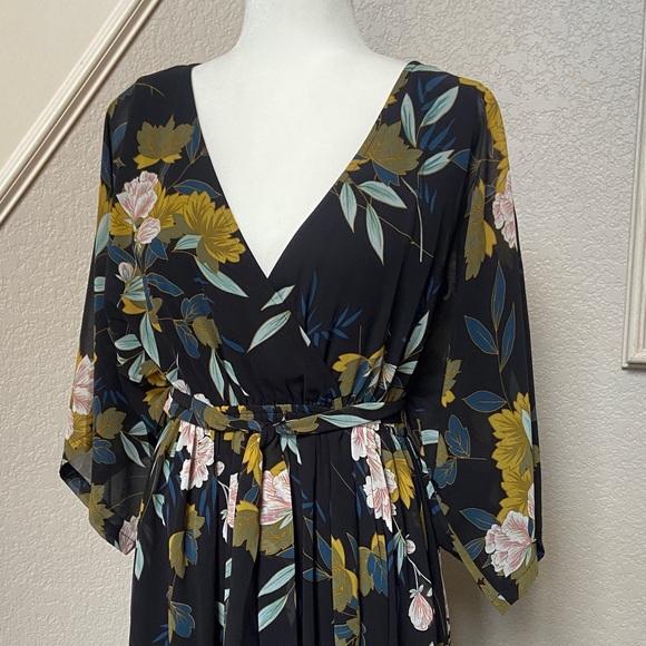 Baltic Born Dresses & Skirts - Baltic Born Black Floral Sheer Sleeve Dress, size M. This dress is gorgeous!